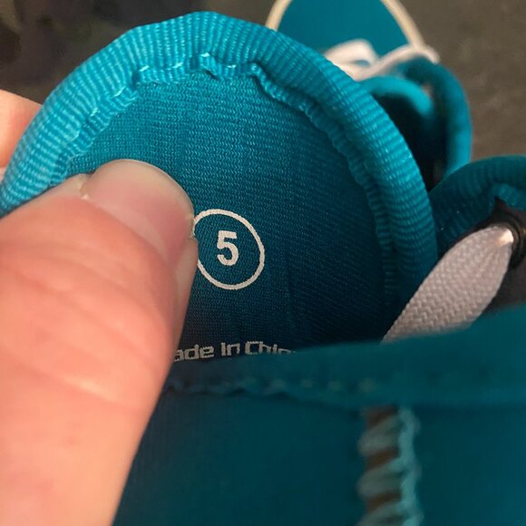 MEC Igopogo Neoprene Watershoes - Size 6 - Picture 8 of 8